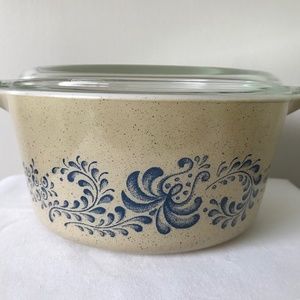 Vintage Pyrex by Corning - Homestead Round Casserole with Clear Lid Cover